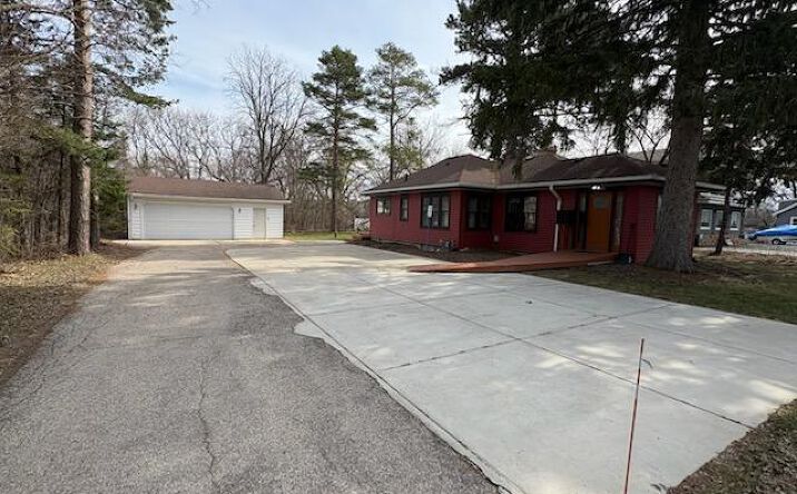Pictures of Office property located at N50W34710 Wisconsin Ave, Okauchee Lake, WI 53069 for sales - image #1