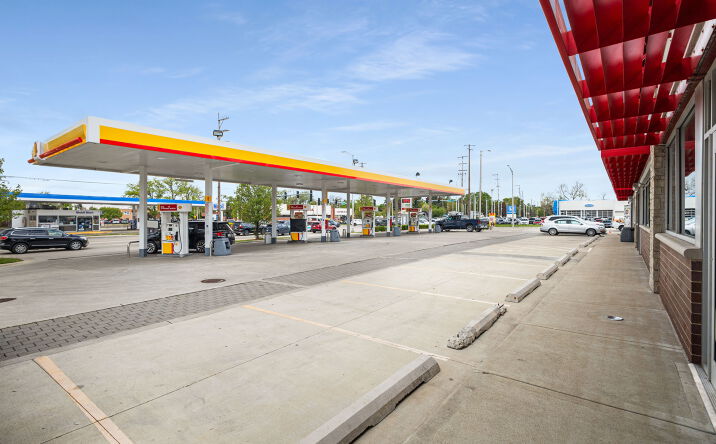 Pictures of Retail, Office, Mixed Use property located at 1605 S RIVER RD, DES PLAINES, IL 60018 for sales - image #1