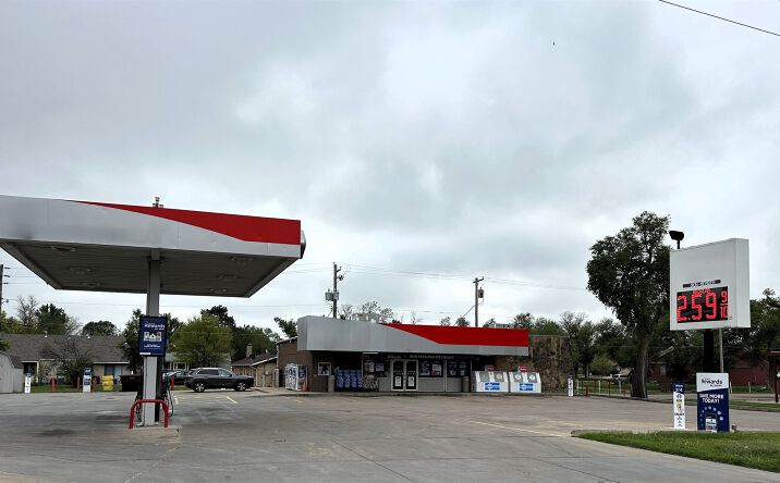 Pictures of Retail property located at 3907 Broadway Avenue, Great Bend, KS 67530 for sales - image #1