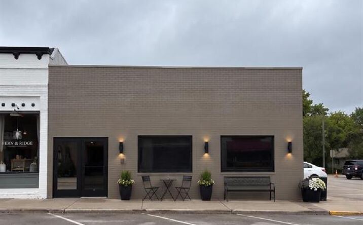 Pictures of Retail, Office property located at 122 N MAIN ST, WASHINGTON, IL 61571 for sales - image #1