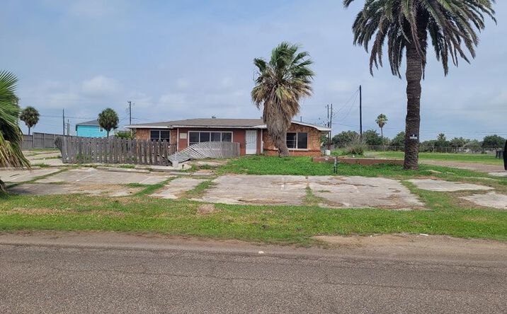 Pictures of Multifamily, Mixed Use, Land property located at 1805 Broadway Street, Rockport, TX 78382 for sales - image #1