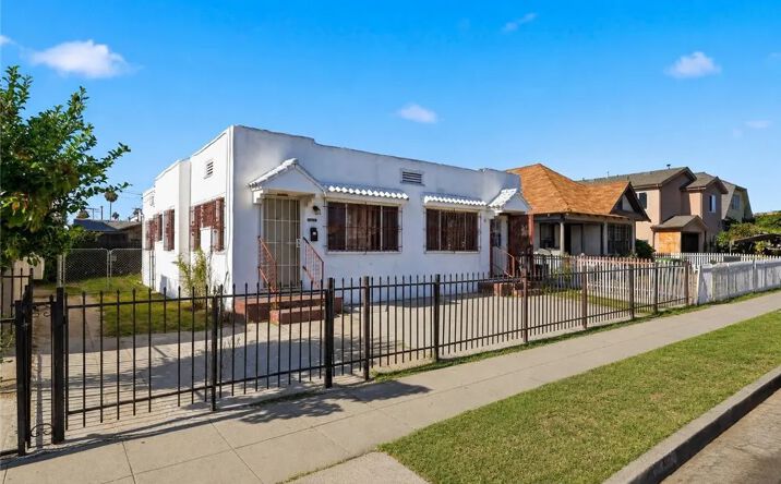 Pictures of Multifamily property located at 947 W 60th, Los Angeles, CA 90044 for sales - image #1