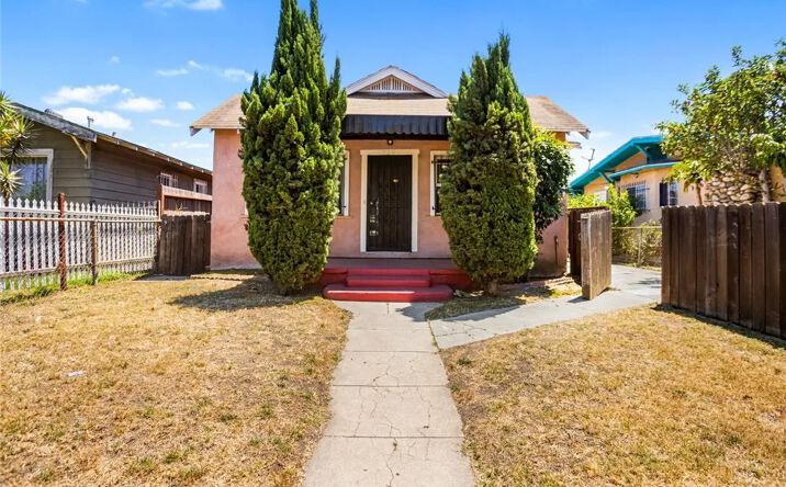 Pictures of Multifamily property located at 924 W 76th, Los Angeles, CA 90044 for sales - image #1