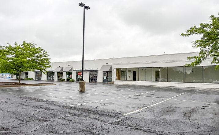 Pictures of Retail property located at 5055 E Main St, Columbus, OH 43213 for sales - image #1
