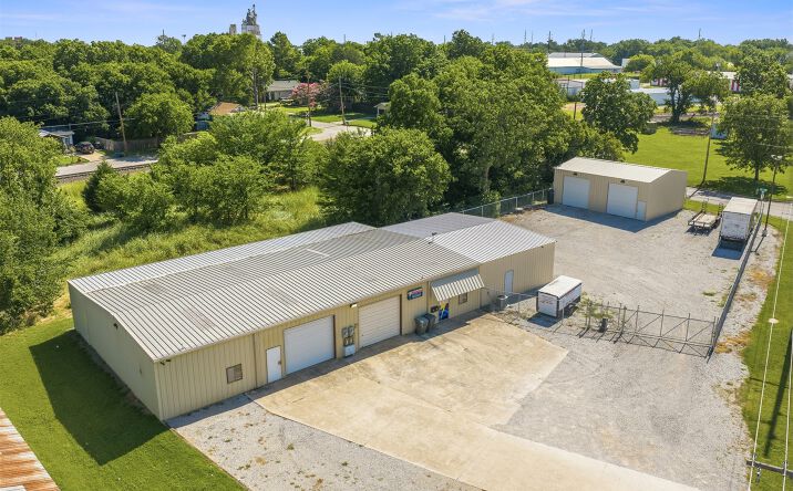 Pictures of Industrial, Mixed Use property located at 213 SW Moore Street SW, Ardmore, OK 73401 for sales - image #1