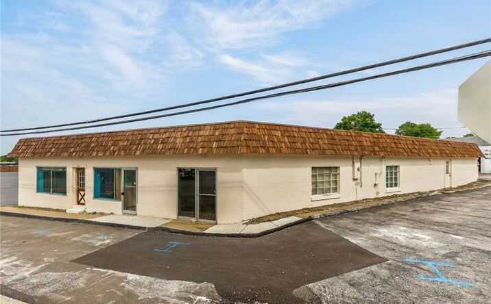 Pictures of Office property located at 902 W Liberty Drive, Liberty, MO 64068 for sales - image #1