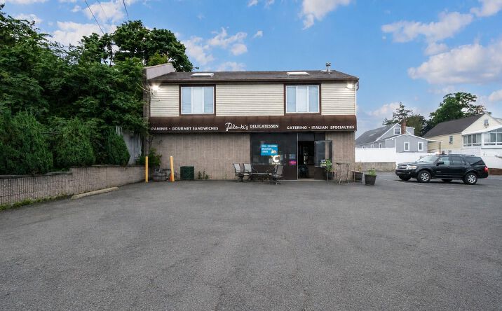 Pictures of Mixed Use, Retail property located at 44 Bayville Avenue, Bayville, NY 11709 for sales - image #1