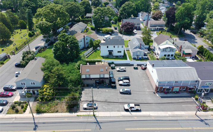 Pictures of Mixed Use, Retail property located at 44 Bayville Avenue, Bayville, NY 11709 for sales - image #1