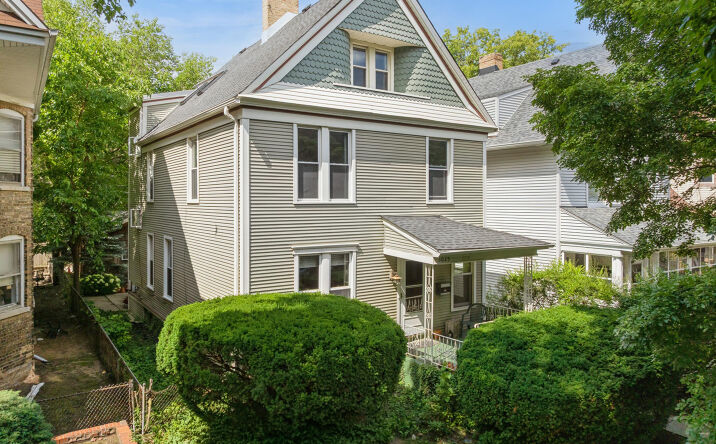 Pictures of Multifamily property located at 1025 Garnett Place, Evanston, IL 60201 for sales - image #1