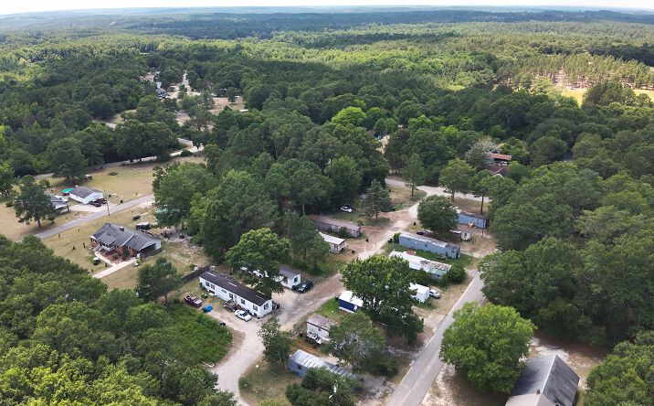 Pictures of Mobile Home Park property located at 113 Henderson Drive, Ellerbe, NC 28338 for sales - image #1