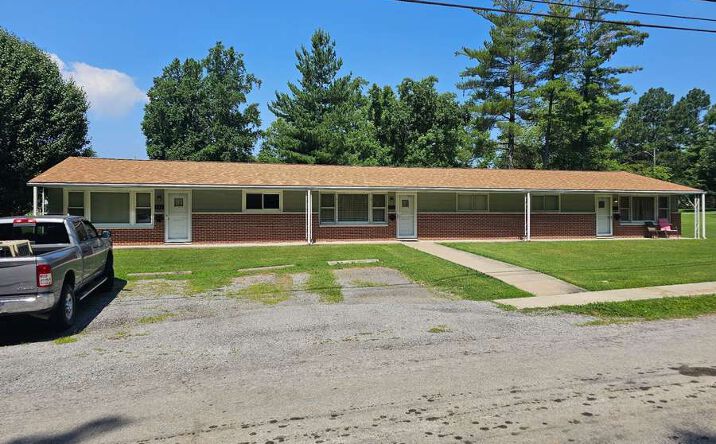 Pictures of Multifamily property located at 105-109 N. Sunny Slope St., West Frankfort, IL 62896 for sales - image #1