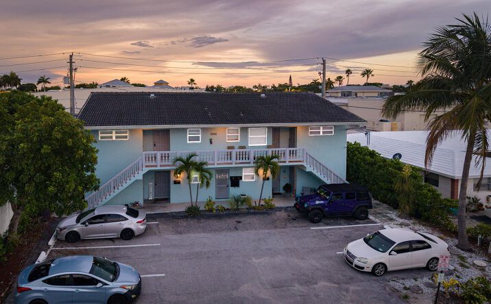 Pictures of Multifamily property located at 1001 SE 3rd Street, Deerfield Beach, FL 33441 for sales - image #1