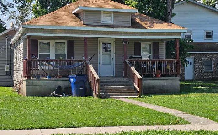Pictures of Multifamily property located at 1208 E. Main St., West Frankfort, IL 62896, 1208 1/2 E. Main St., West Frankfort, IL 62896, 1210 E. Main St., West Frankfort, IL 62896 for sales - image #1