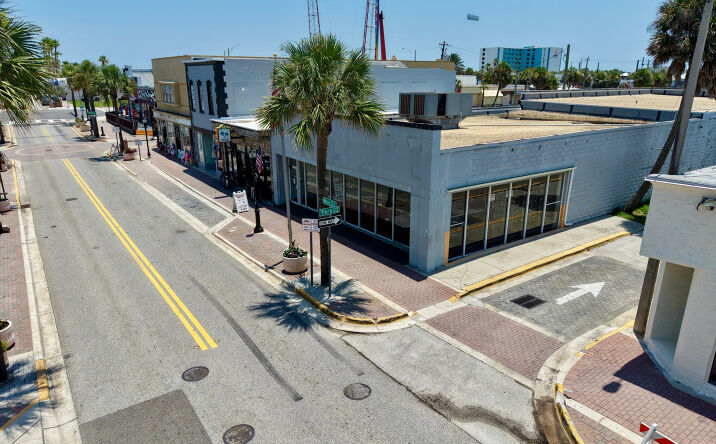 Pictures of Retail property located at 814 Main Street, Daytona Beach, FL 32118 for sales - image #1
