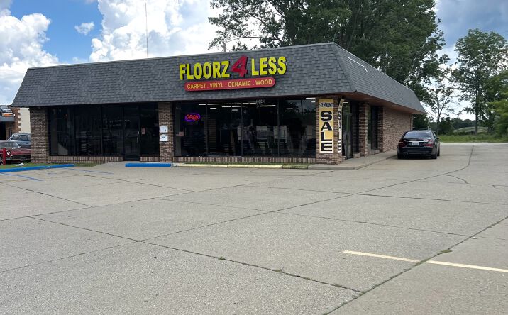 Pictures of Retail property located at 33140-33150 Southbound Gratiot Avenue, Clinton Township, MI 48035 for sales - image #1