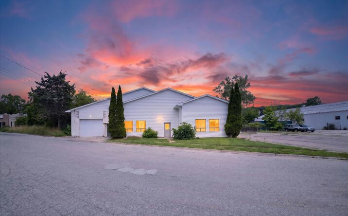 Pictures of Industrial property located at 2320 N GRAND RIVER AVE, LANSING, MI 48906 for sales - image #1