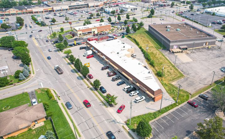 Pictures of Retail property located at 1416 Eastern Boulevard, Clarksville, IN 47129 for sales - image #1