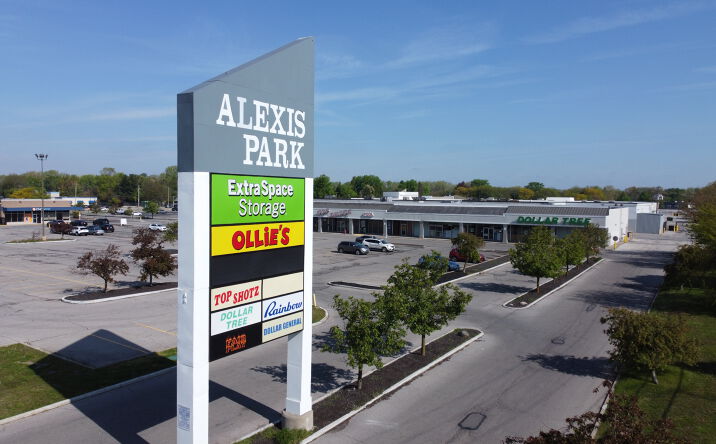 Pictures of Retail property located at 920 West Alexis Road, Toledo, OH 43612 for sales - image #1