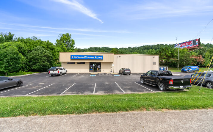 Pictures of Retail property located at 2305 CALLAHAN DR, KNOXVILLE, TN 37912-1007 for sales - image #1