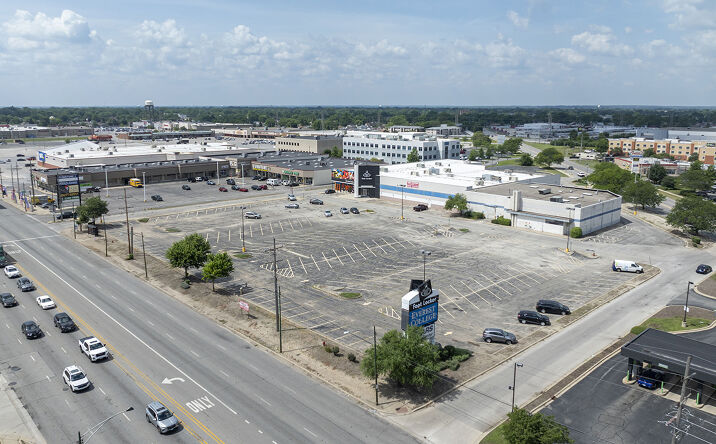 Pictures of Retail property located at 7414 S Cicero Ave, Chicago, IL 60629 for sales - image #1