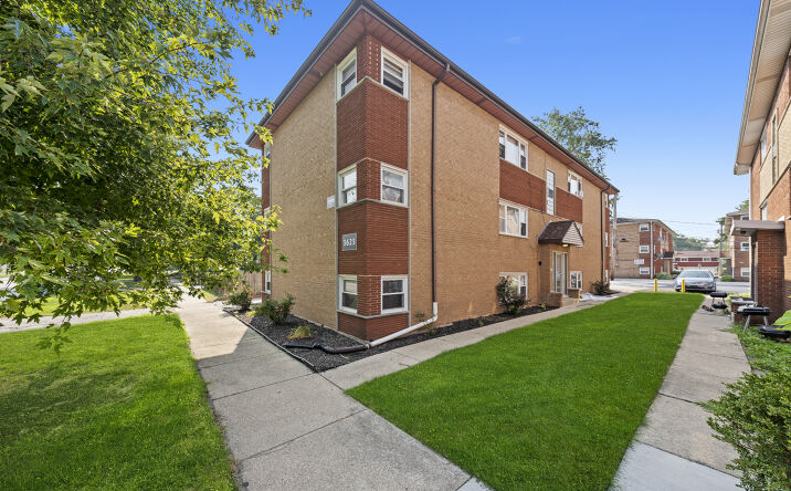 Pictures of Multifamily property located at 3625 147TH ST, MIDLOTHIAN, IL 60445 for sales - image #1
