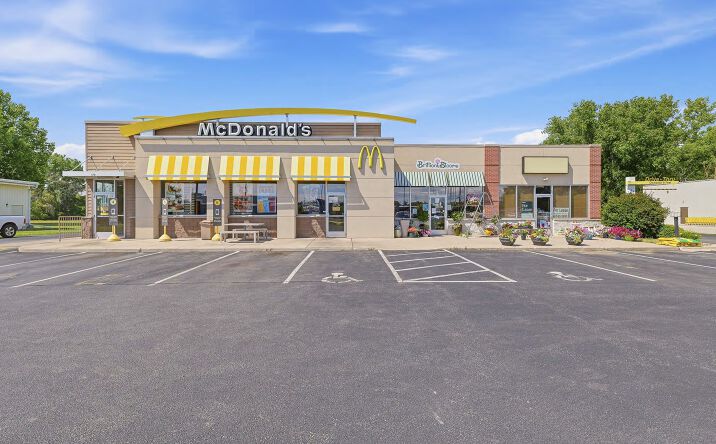 Pictures of Retail property located at 562 W Ryan St, Brillion, WI 54110 for sales - image #1