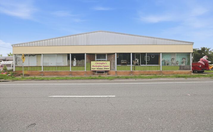 Pictures of Retail, Industrial, Self Storage property located at 114 S BYRON BUTLER PKWY, PERRY, FL 32347-3108 for sales - image #1