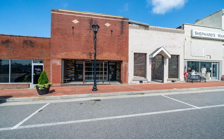 Pictures of Retail property located at 218 North Main Street, Beaver Dam, KY 42320 for sales - image #1