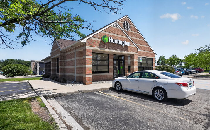 Pictures of Retail property located at 19025 Silver Pkwy, Fenton, MI 48430 for sales - image #1