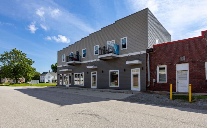 Pictures of Retail property located at 112 N Iowa Ave, Solon, IA 60101-3815 for sales - image #1