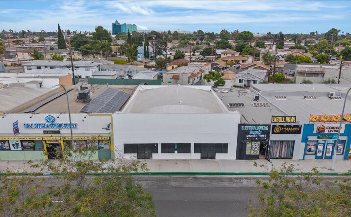 Pictures of Retail property located at 11414 Long Beach Boulevard, Lynwood, CA 90262 for sales - image #1