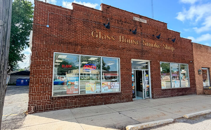 Pictures of Retail property located at 206 Lincolnway, La Porte, IN 46350 for sales - image #1