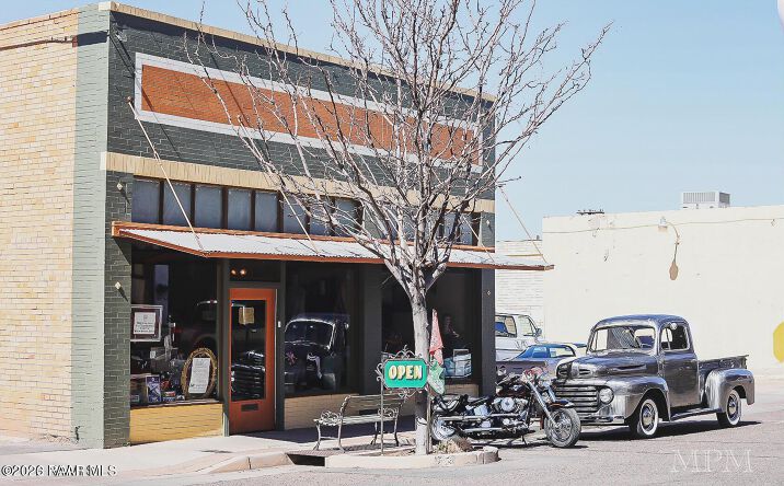Pictures of Retail property located at 213 N Kinsley Avenue, Winslow, AZ 86047 for sales - image #1