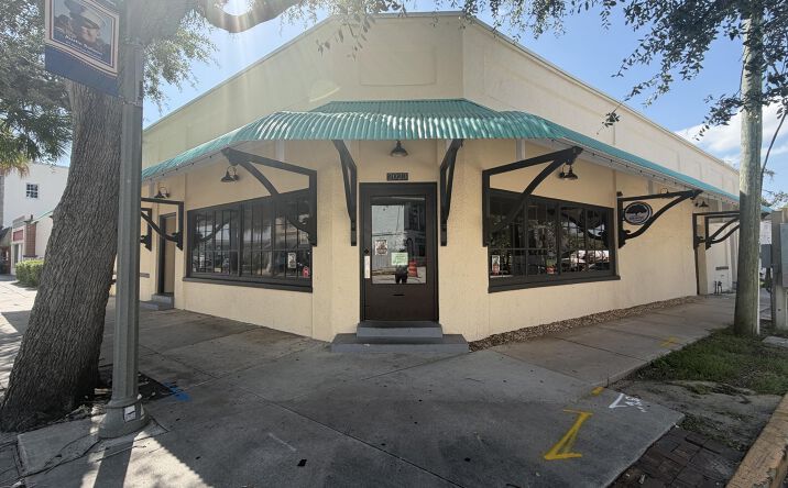 Pictures of Retail property located at 2021 Melbourne Court, Melbourne, FL 32901 for sales - image #1