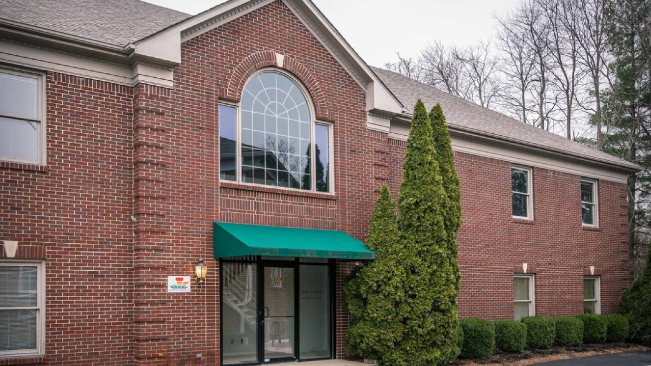 207 Old Harrods Creek Rd, Louisville, KY 40223