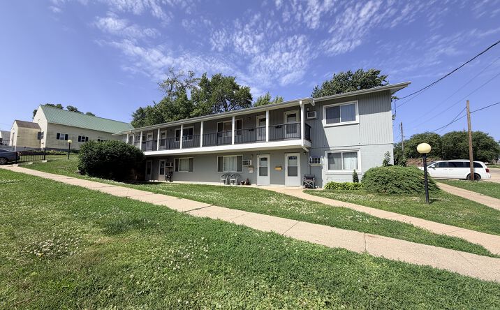 Pictures of Multifamily property located at 1005 S GLASS ST, SIOUX CITY, IA 51106 for sales - image #1