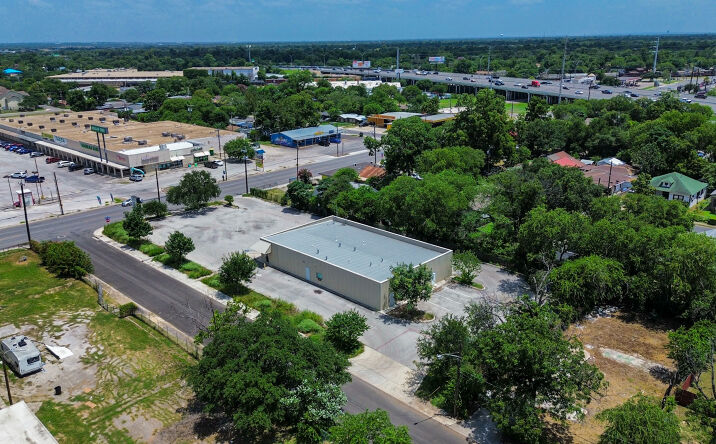 Pictures of Office, Mixed Use property located at 2207 South Zarzamora Street, San Antonio, TX 78207 for sales - image #1