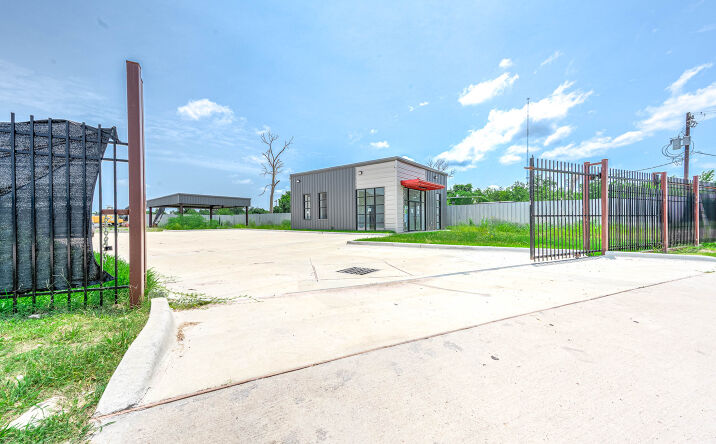 Pictures of Retail, Office, Industrial property located at 1908 Little York Road, Houston, TX 77093 for sales - image #1