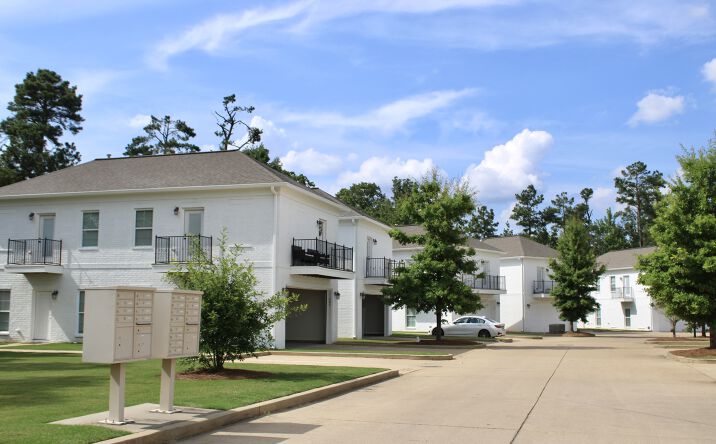 Pictures of Multifamily property located at 200 Park West Loop, Oxford, MS 38655 for sales - image #1
