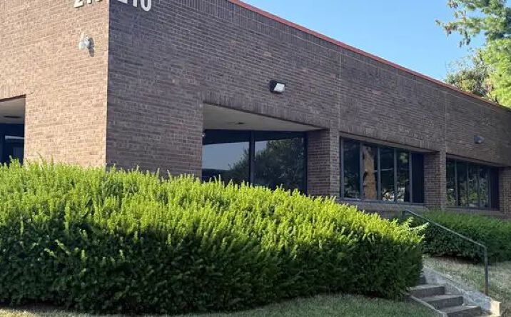 Pictures of Office property located at 210 Malabu Dr, Lexington, KY 40502 for sales - image #1