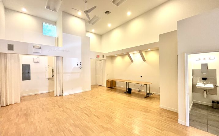 Pictures of Office property located at 2676 Southeast Willoughby Boulevard, Stuart, FL 34994 for sales - image #1
