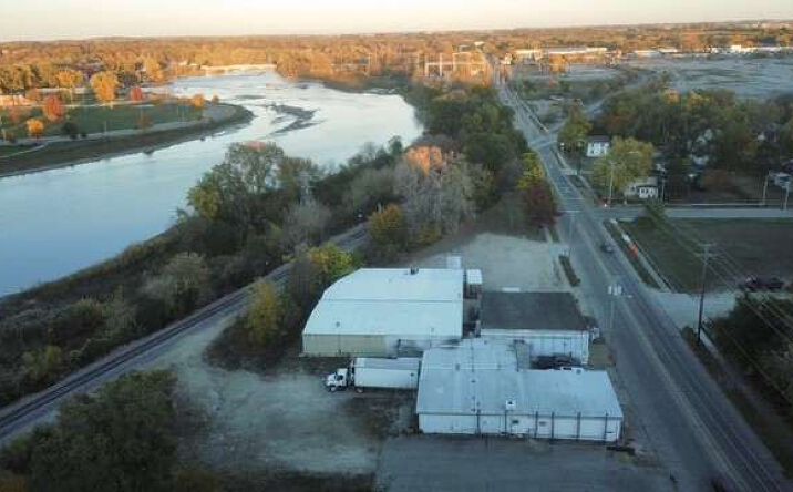 Pictures of Industrial property located at 824 West Delavan Drive, Janesville, WI 53546 for sales - image #1