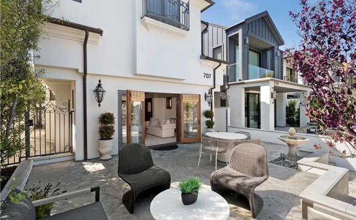 Pictures of Multifamily property located at 707 Larkspur Avenue, Corona Del Mar, CA 92625 for sales - image #1