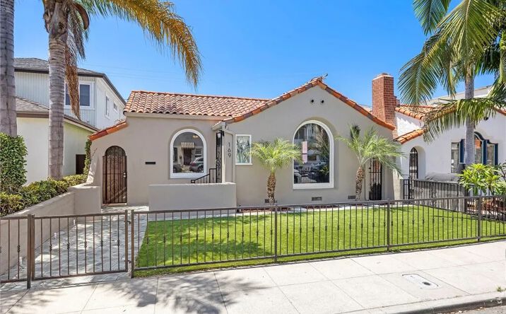 Pictures of Multifamily property located at 169 Roycroft, Long Beach, CA 90803 for sales - image #1