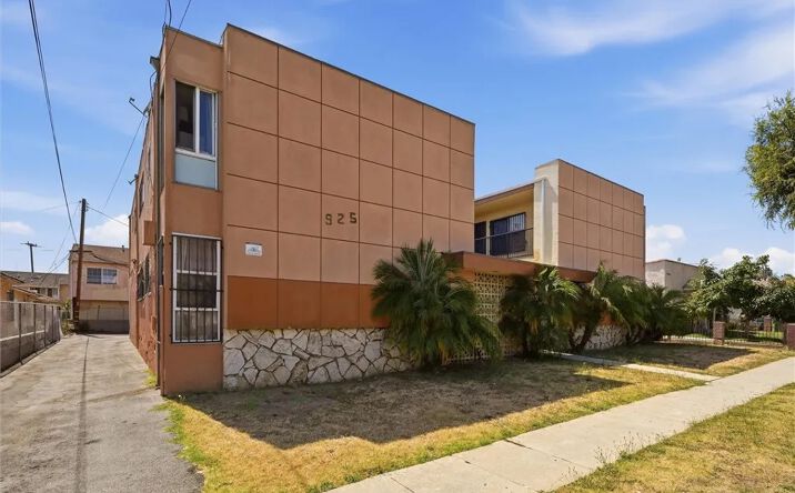 Pictures of Multifamily property located at 925 Larch, Inglewood, CA 90301 for sales - image #1