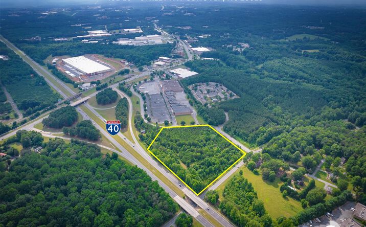 Pictures of Land property located at 401 10th Street NW, Conover, NC 28613 for sales - image #1