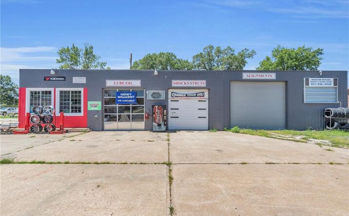Pictures of Retail property located at 101 N Maple Street, Garnett, KS 66032 for sales - image #1