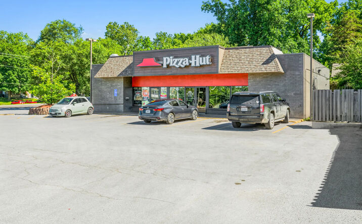 Pictures of Retail property located at 9541 East Truman Road, Independence, MO 64052 for sales - image #1