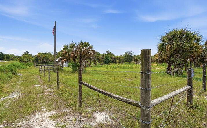 Pictures of Land property located at 19998 NW 270th Street, Okeechobee, FL 34972 for sales - image #1
