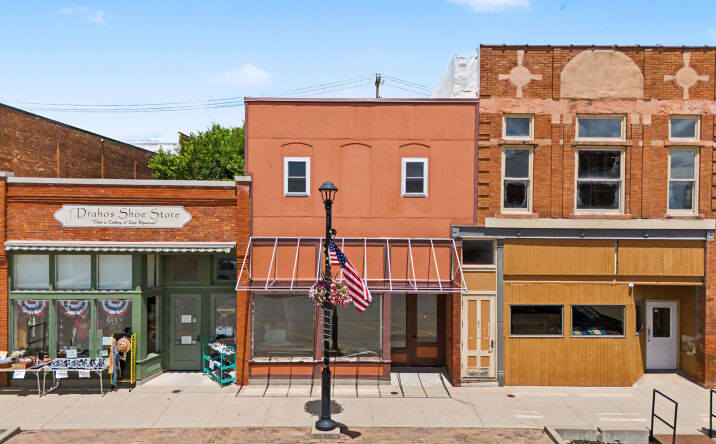 Pictures of Retail, Mixed Use property located at 726 12TH ST, BELLE PLAINE, IA 52208 for sales - image #1